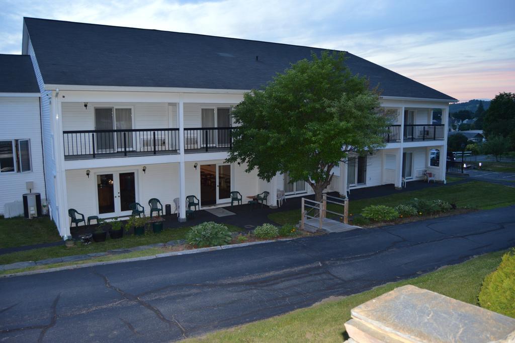New World Inn Barre Extérieur photo