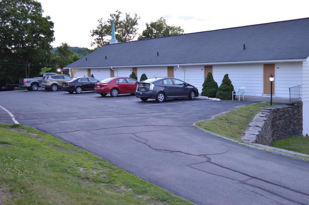 New World Inn Barre Extérieur photo