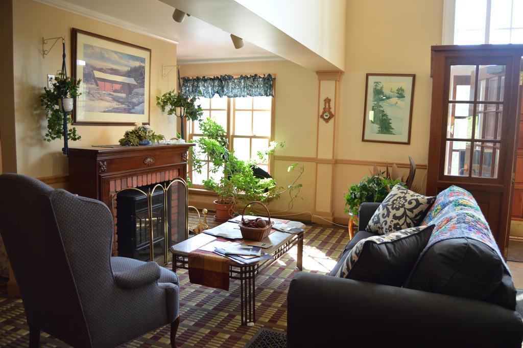 New World Inn Barre Extérieur photo