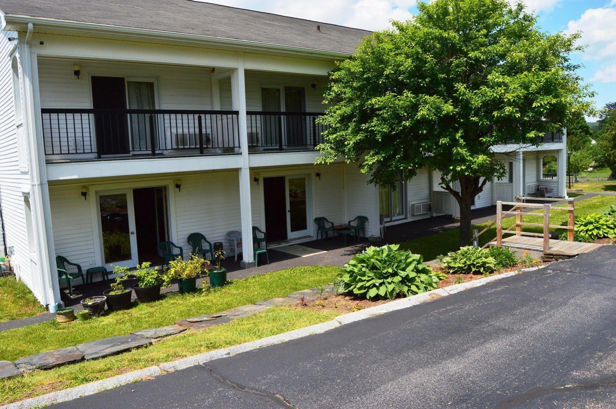 New World Inn Barre Extérieur photo