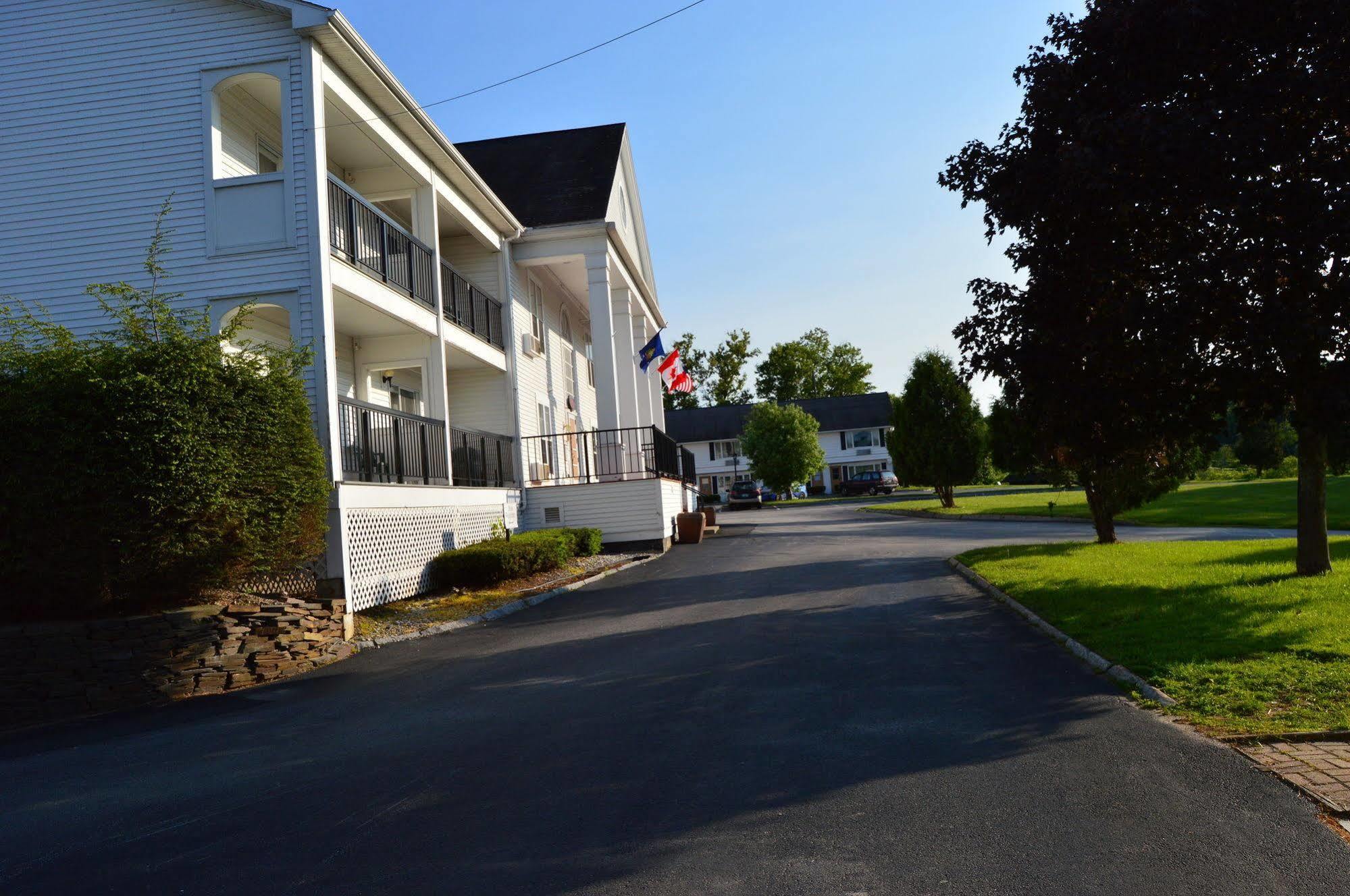 New World Inn Barre Extérieur photo