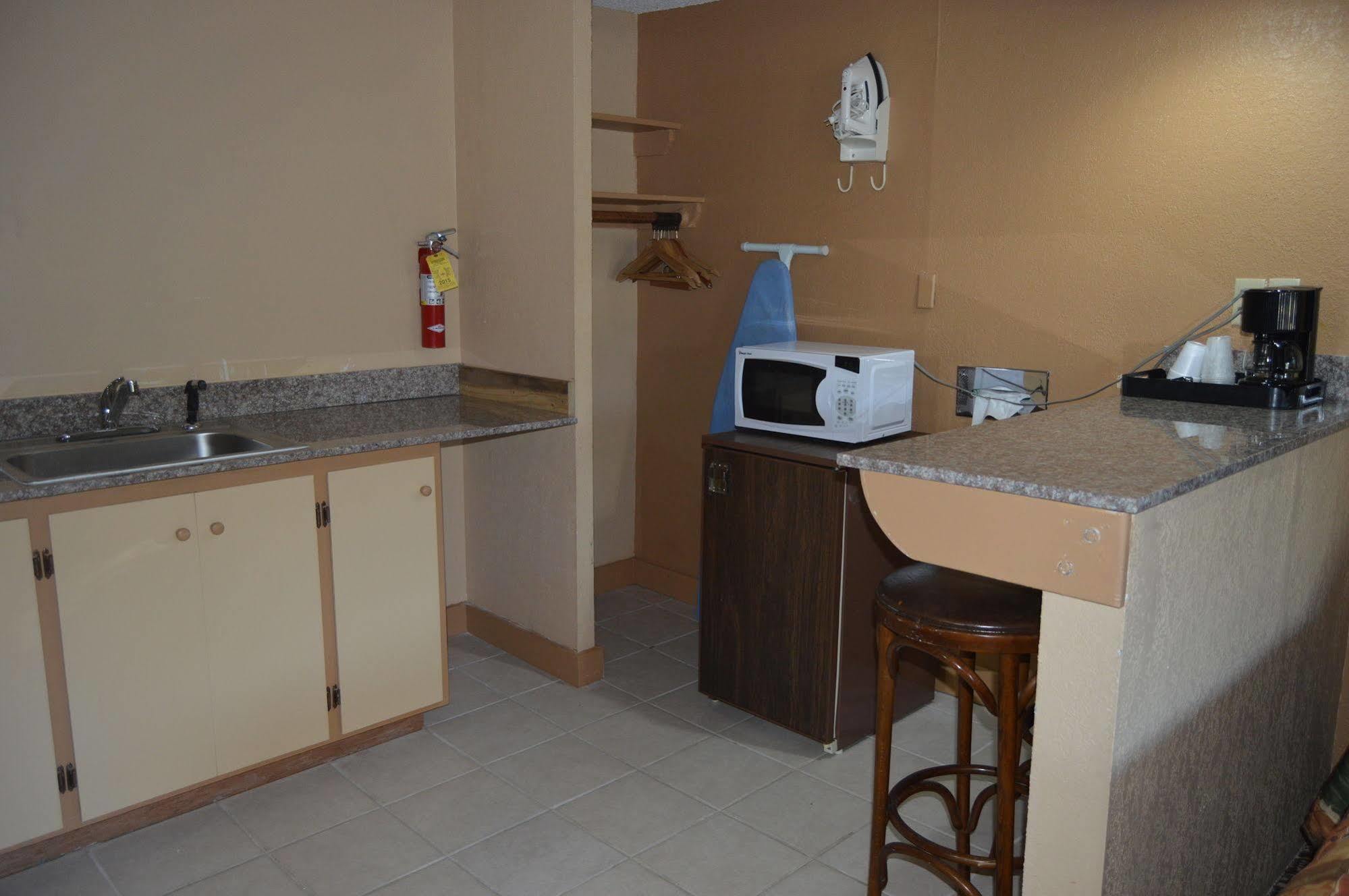 New World Inn Barre Extérieur photo