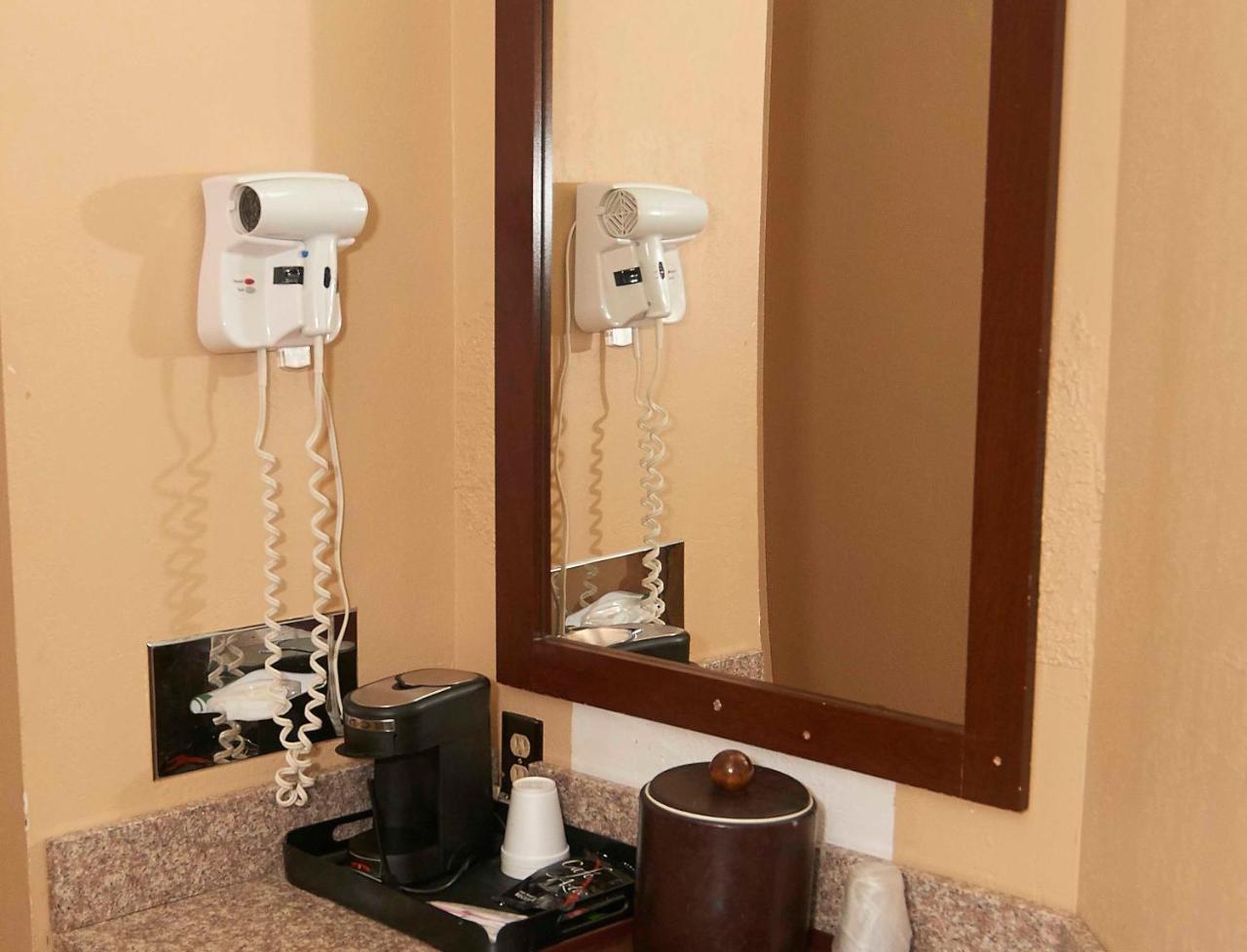 New World Inn Barre Extérieur photo